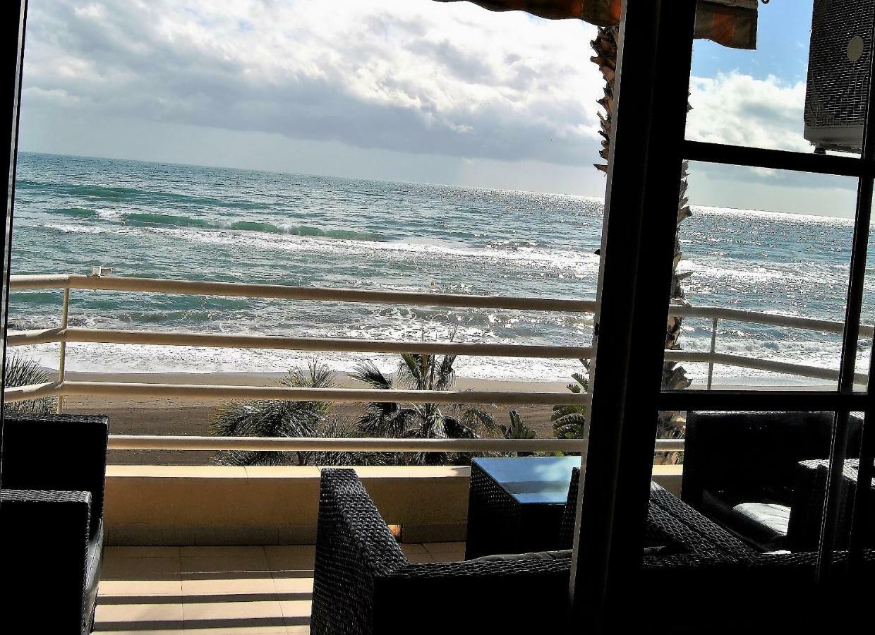 Apartamento Frente Al Mar,Primera Linea リンコン・デ・ラ・ビクトリア エクステリア 写真